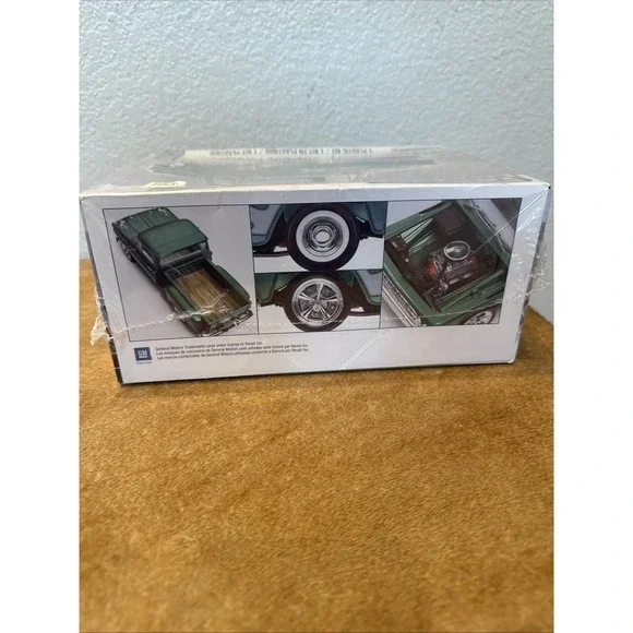 New Sealed Revell 1965 '65 Chevy Stepside Pickup 1/25 2-n-1 Kit 85-7210 - Picture 5 of 5